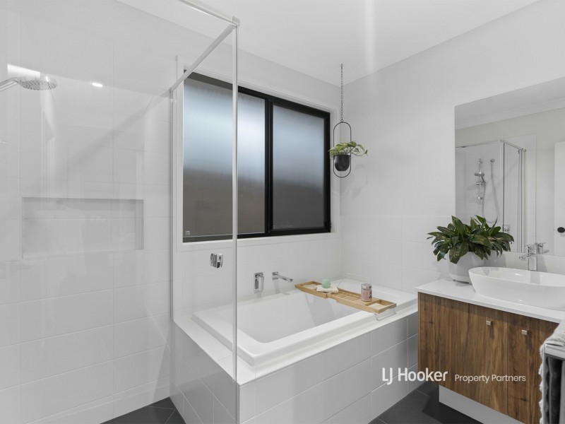 31 Hilltop Circuit, Pallara QLD 4110