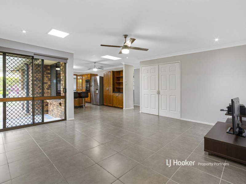 4 Nanga Place, Eight Mile Plains QLD 4113