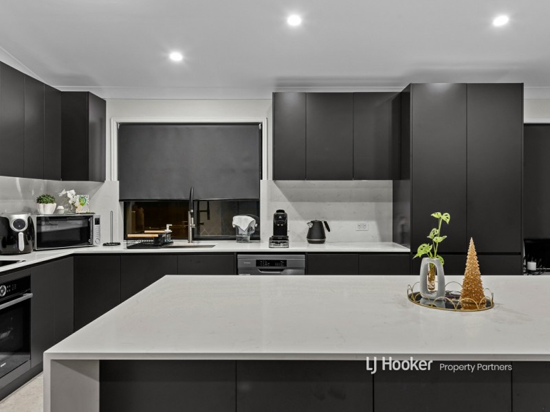 15 Danbulla Crescent, Forest Lake QLD 4078