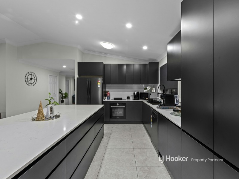 15 Danbulla Crescent, Forest Lake QLD 4078