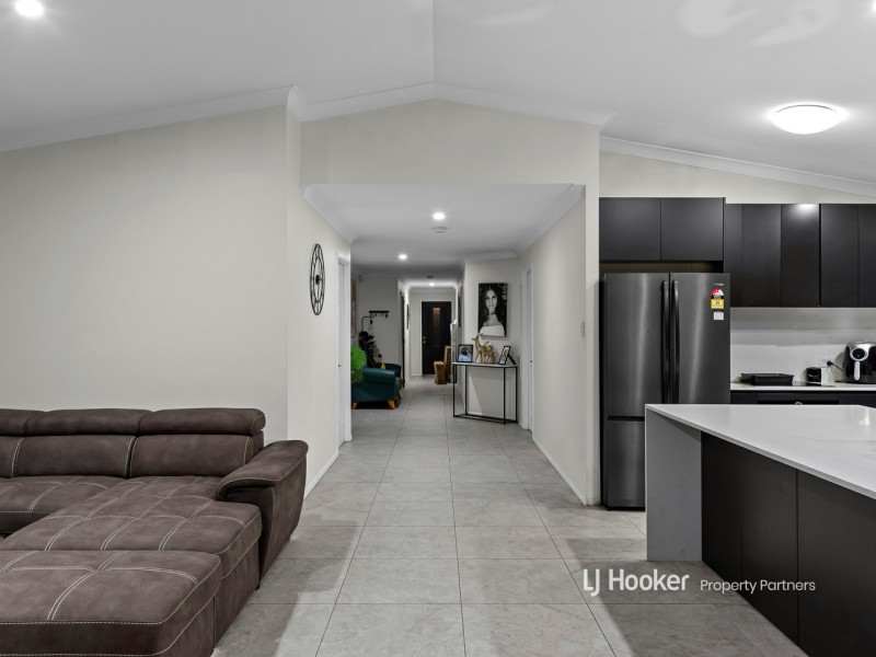 15 Danbulla Crescent, Forest Lake QLD 4078