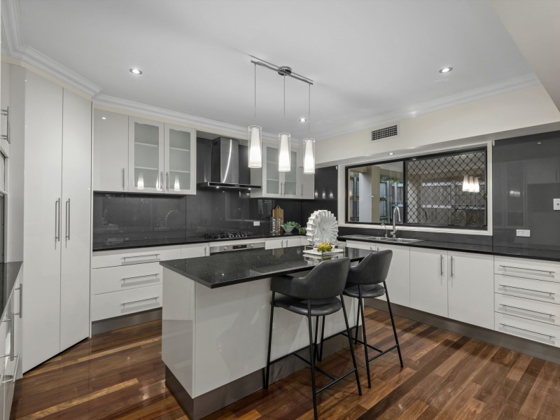 2 Trevi Close, Eight Mile Plains QLD 4113