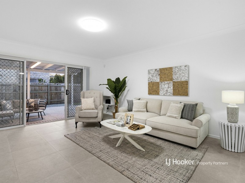 11 Poinciana Crescent, Stretton QLD 4116