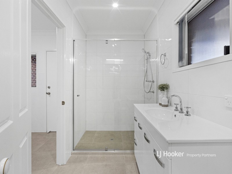 11 Poinciana Crescent, Stretton QLD 4116