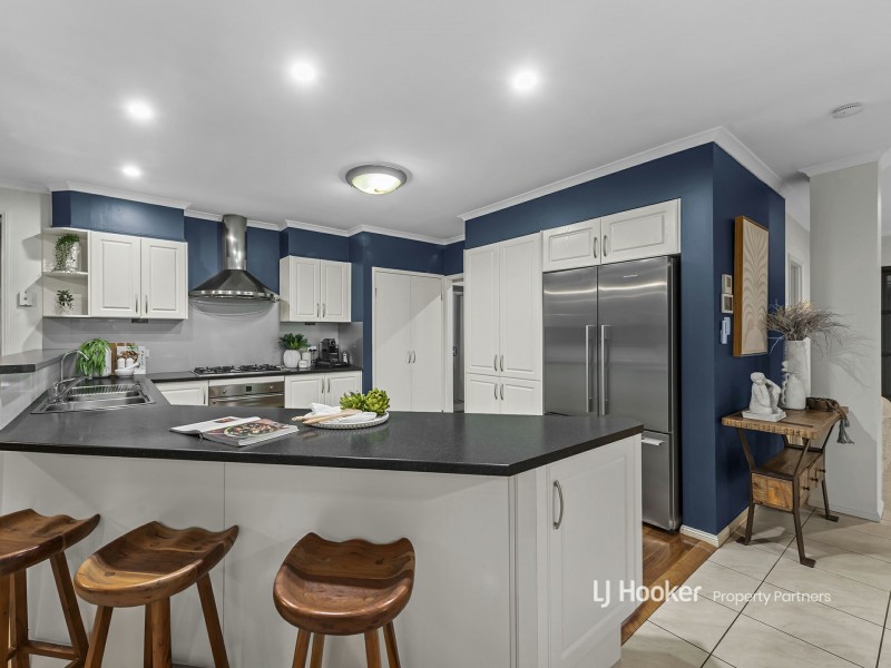 25 Berkshire Crescent, Wishart QLD 4122