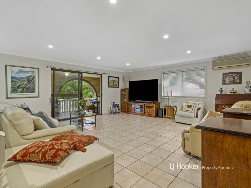 15 Oakleaf Street, Eight Mile Plains QLD 4113