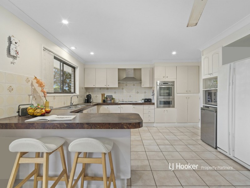 15 Oakleaf Street, Eight Mile Plains QLD 4113