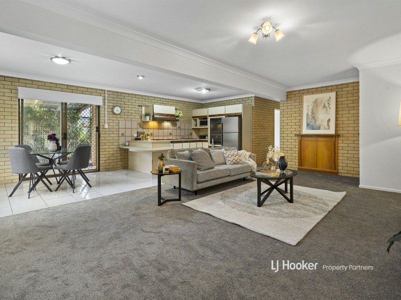 15 Oakleaf Street, Eight Mile Plains QLD 4113