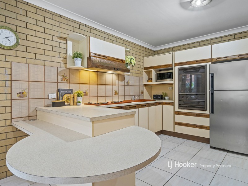 15 Oakleaf Street, Eight Mile Plains QLD 4113