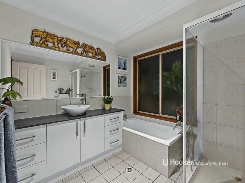 24 Clarendon Circuit, Forest Lake QLD 4078