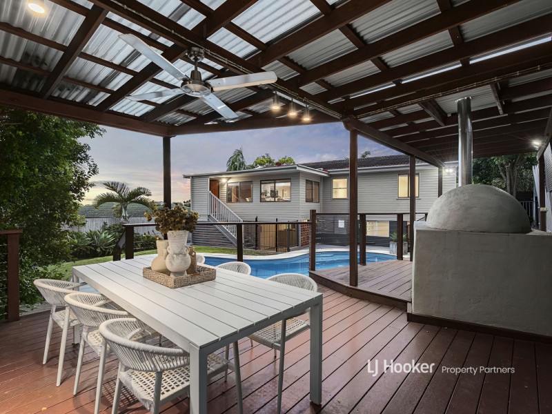 26 Pareena Crescent, Mansfield QLD 4122