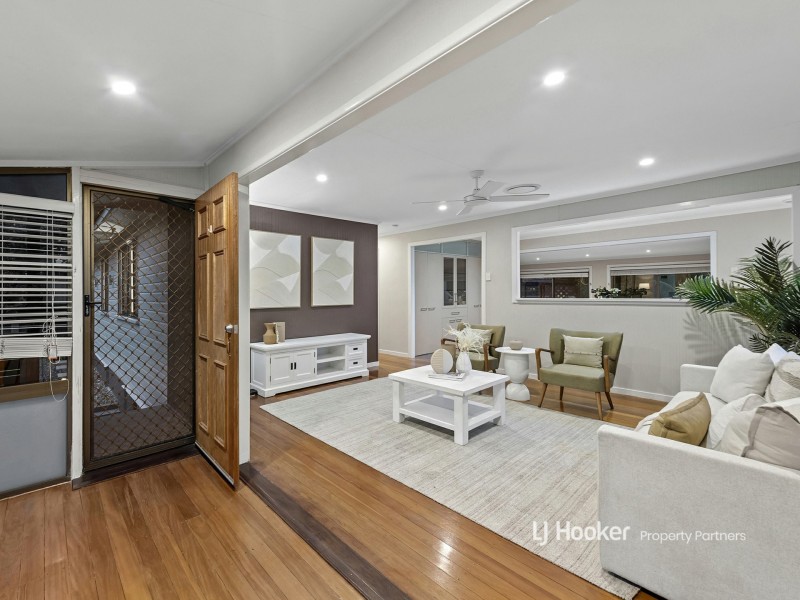 26 Pareena Crescent, Mansfield QLD 4122