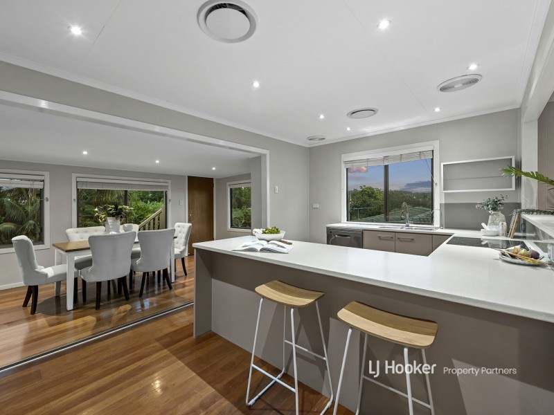 26 Pareena Crescent, Mansfield QLD 4122