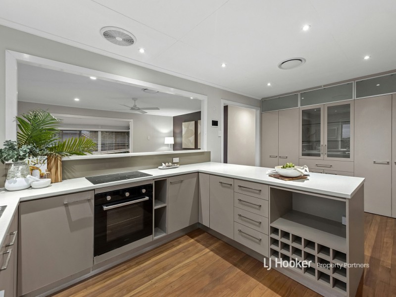 26 Pareena Crescent, Mansfield QLD 4122