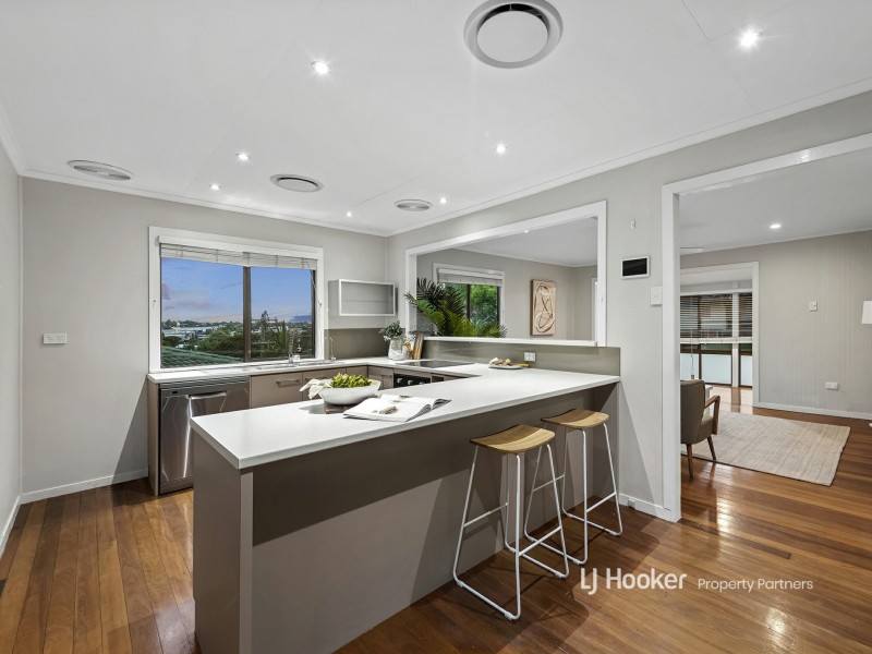 26 Pareena Crescent, Mansfield QLD 4122