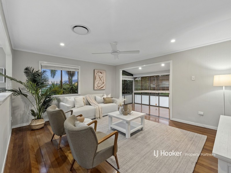 26 Pareena Crescent, Mansfield QLD 4122