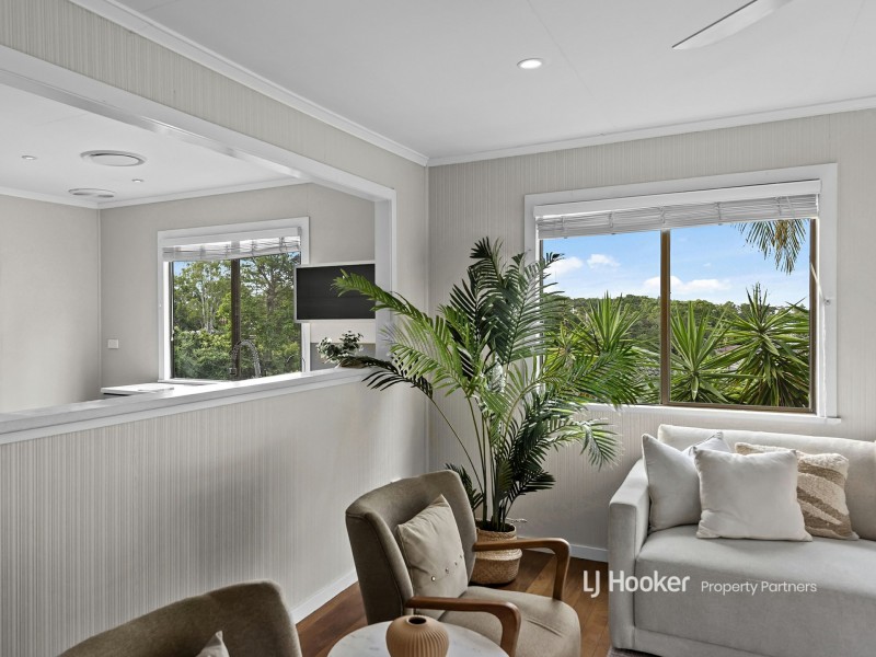 26 Pareena Crescent, Mansfield QLD 4122