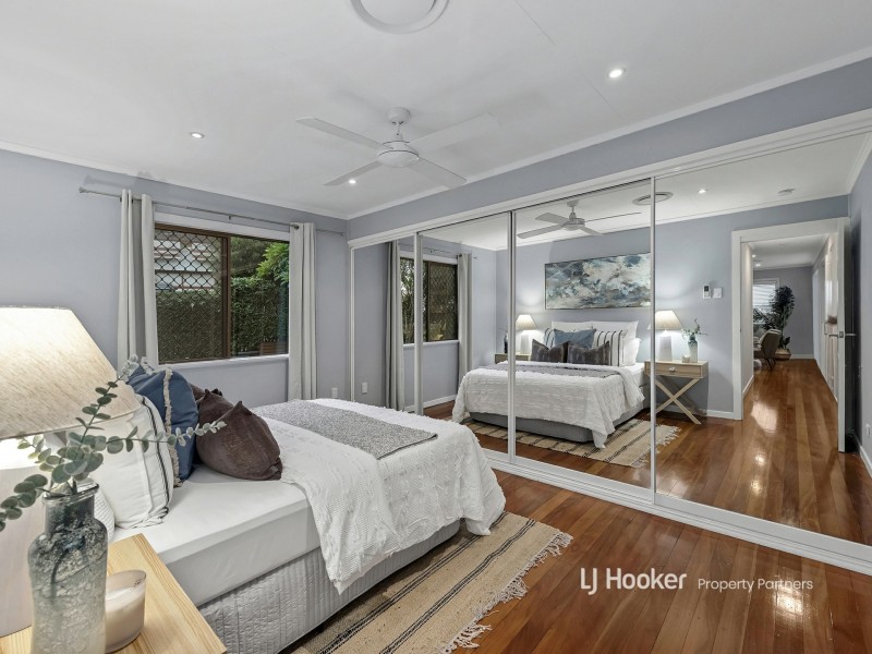 26 Pareena Crescent, Mansfield QLD 4122