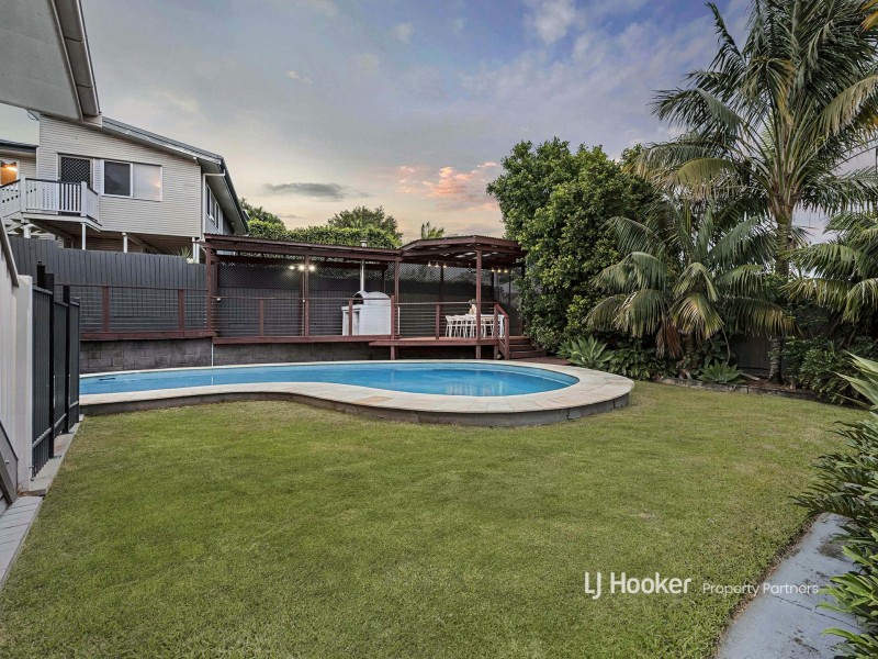 26 Pareena Crescent, Mansfield QLD 4122