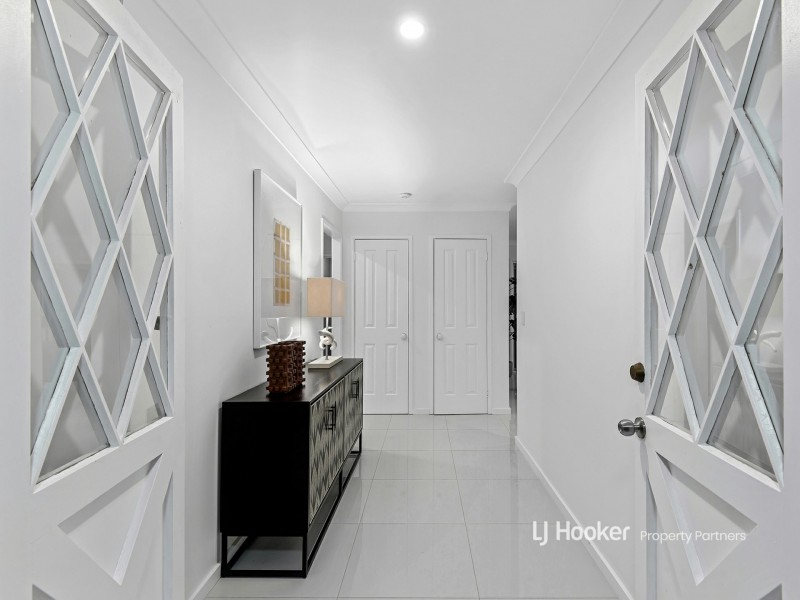 54 Chauvin Street, Robertson QLD 4109