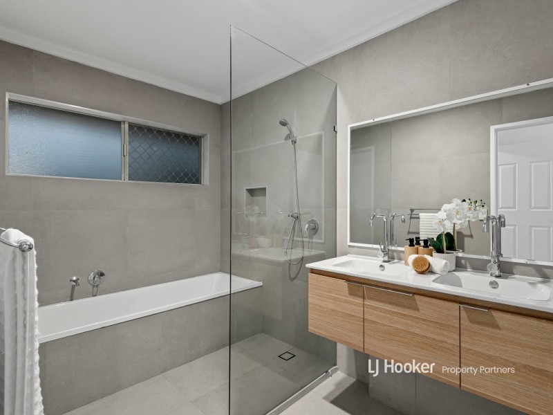 54 Chauvin Street, Robertson QLD 4109