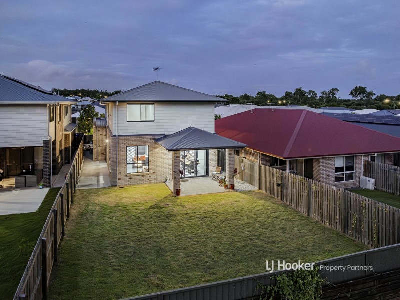 33 Mercy Circuit, Park Ridge QLD 4125