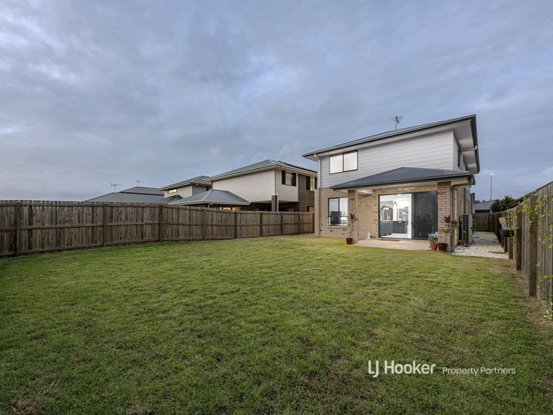 33 Mercy Circuit, Park Ridge QLD 4125
