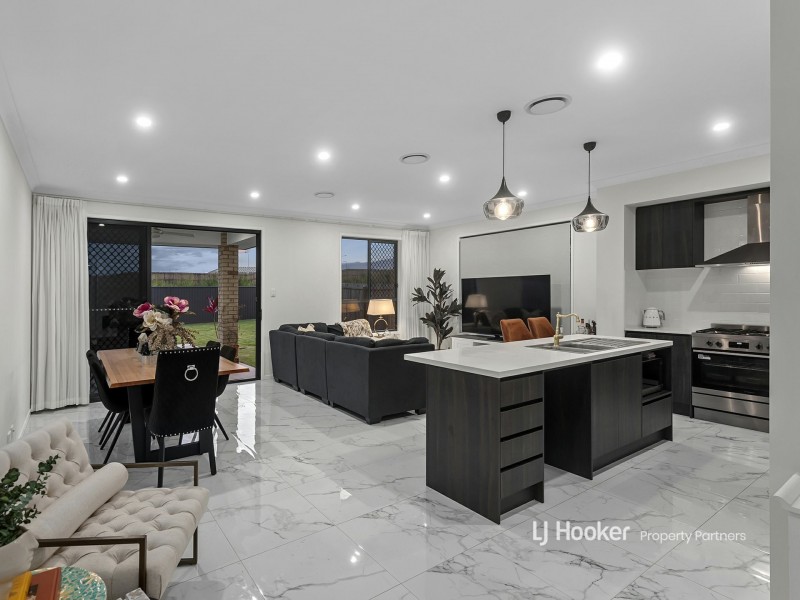 33 Mercy Circuit, Park Ridge QLD 4125