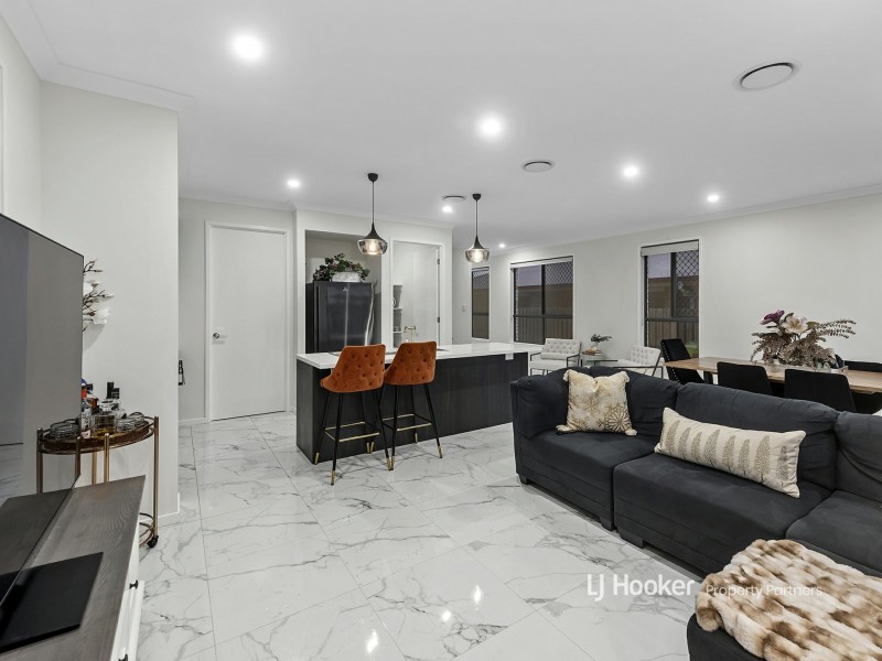 33 Mercy Circuit, Park Ridge QLD 4125