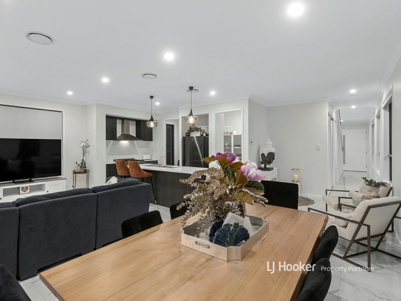 33 Mercy Circuit, Park Ridge QLD 4125