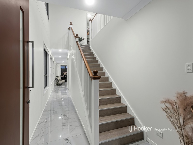 33 Mercy Circuit, Park Ridge QLD 4125