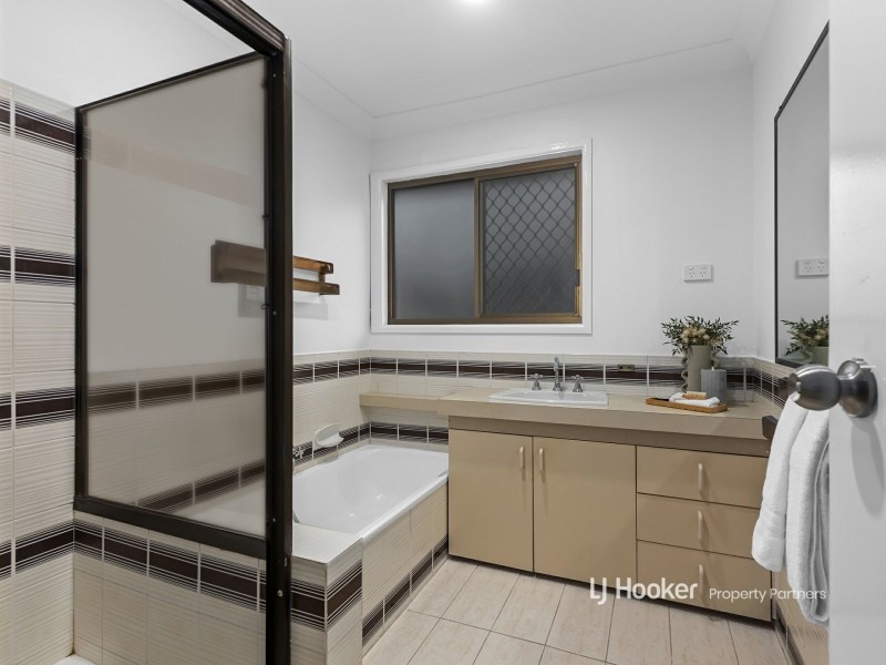 206 Pinelands Road, Sunnybank Hills QLD 4109