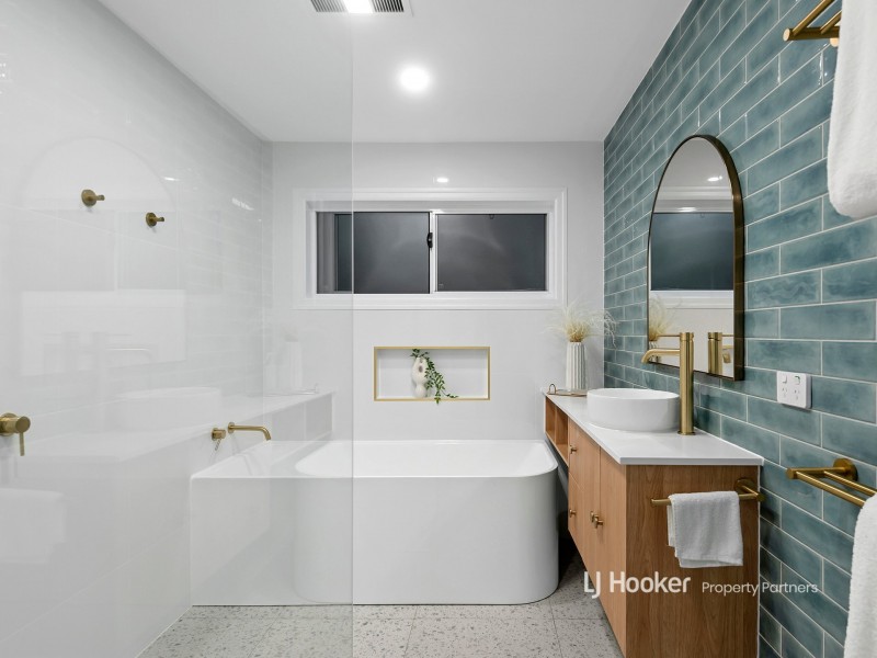 28 Buttercup Street, Mansfield QLD 4122