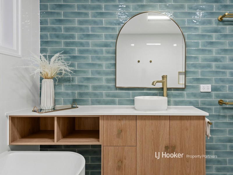 28 Buttercup Street, Mansfield QLD 4122