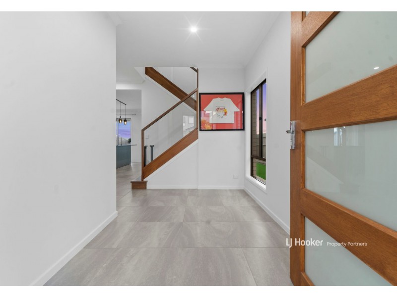 8 Pearl Street, Pallara QLD 4110