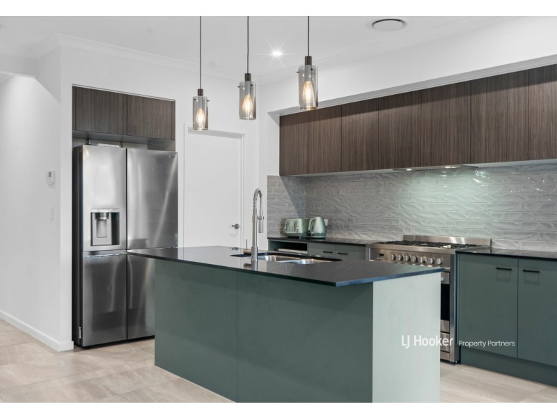 8 Pearl Street, Pallara QLD 4110