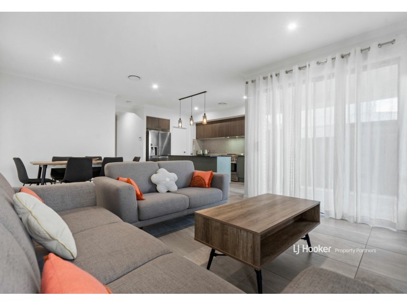 8 Pearl Street, Pallara QLD 4110