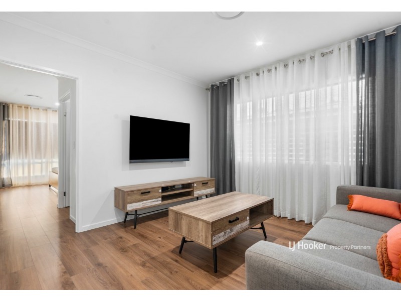 8 Pearl Street, Pallara QLD 4110