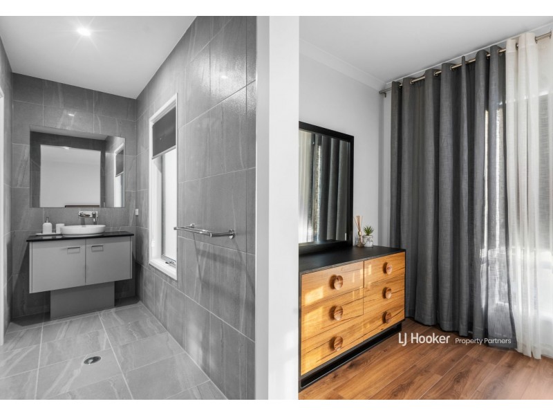 8 Pearl Street, Pallara QLD 4110