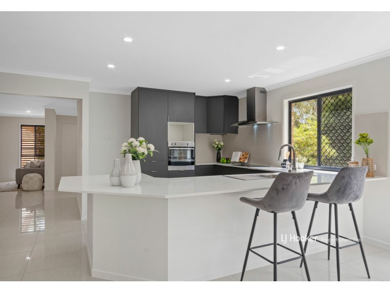 2 Scarlet Oak Place, Calamvale QLD 4116