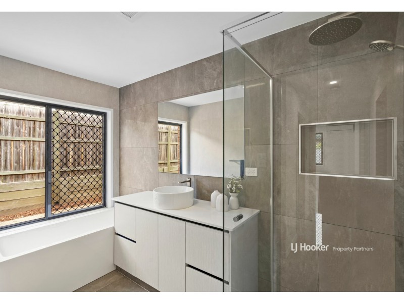 2 Scarlet Oak Place, Calamvale QLD 4116