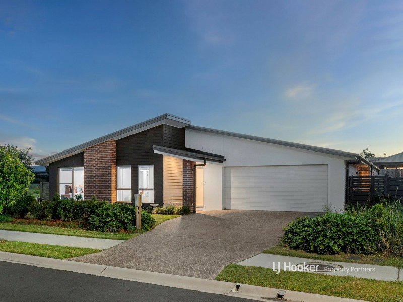 17 Chambers Ridge Boulevard, Park Ridge QLD 4125