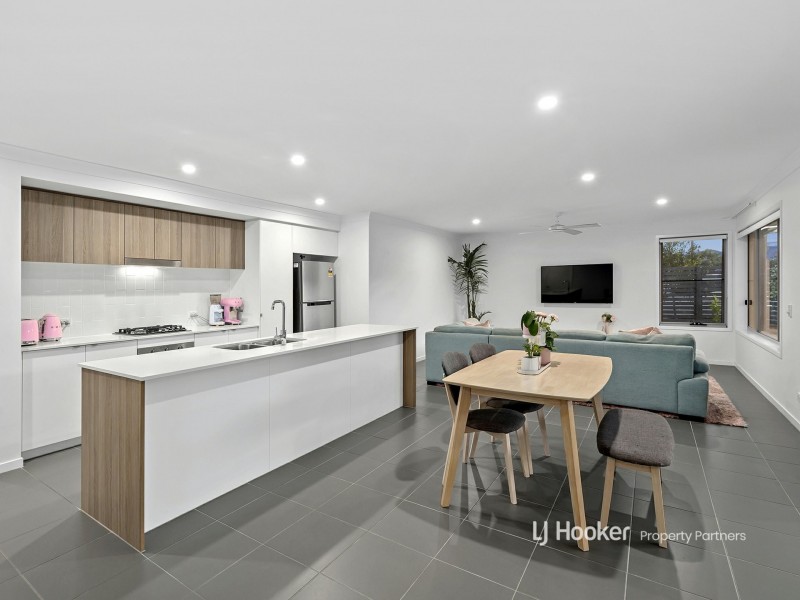 17 Chambers Ridge Boulevard, Park Ridge QLD 4125