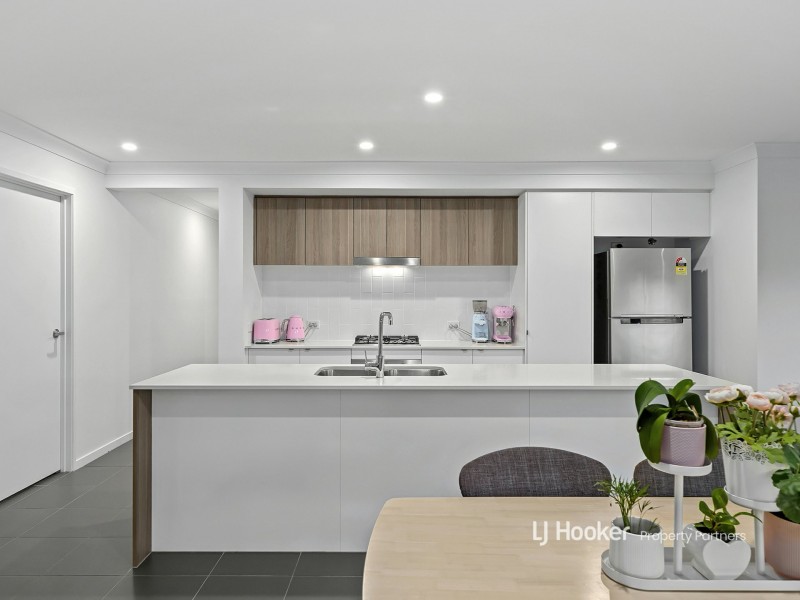 17 Chambers Ridge Boulevard, Park Ridge QLD 4125