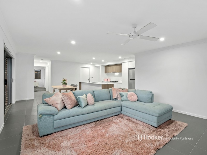 17 Chambers Ridge Boulevard, Park Ridge QLD 4125