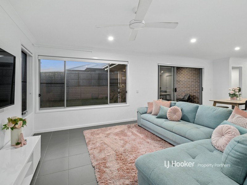 17 Chambers Ridge Boulevard, Park Ridge QLD 4125