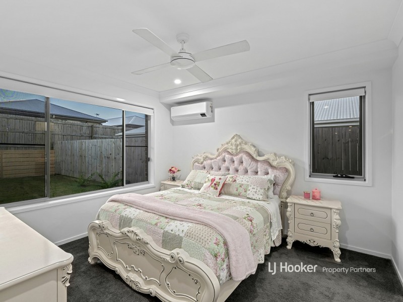 17 Chambers Ridge Boulevard, Park Ridge QLD 4125