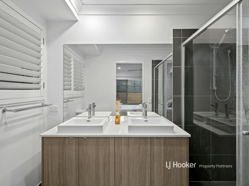 17 Chambers Ridge Boulevard, Park Ridge QLD 4125