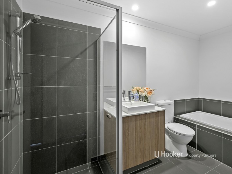 17 Chambers Ridge Boulevard, Park Ridge QLD 4125