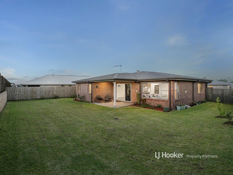 17 Chambers Ridge Boulevard, Park Ridge QLD 4125